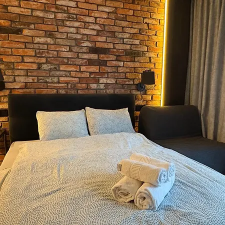 Bed and breakfast Riverside Industrial - Sauna - Gym -air-conditioning-spa-fitness Breslavia